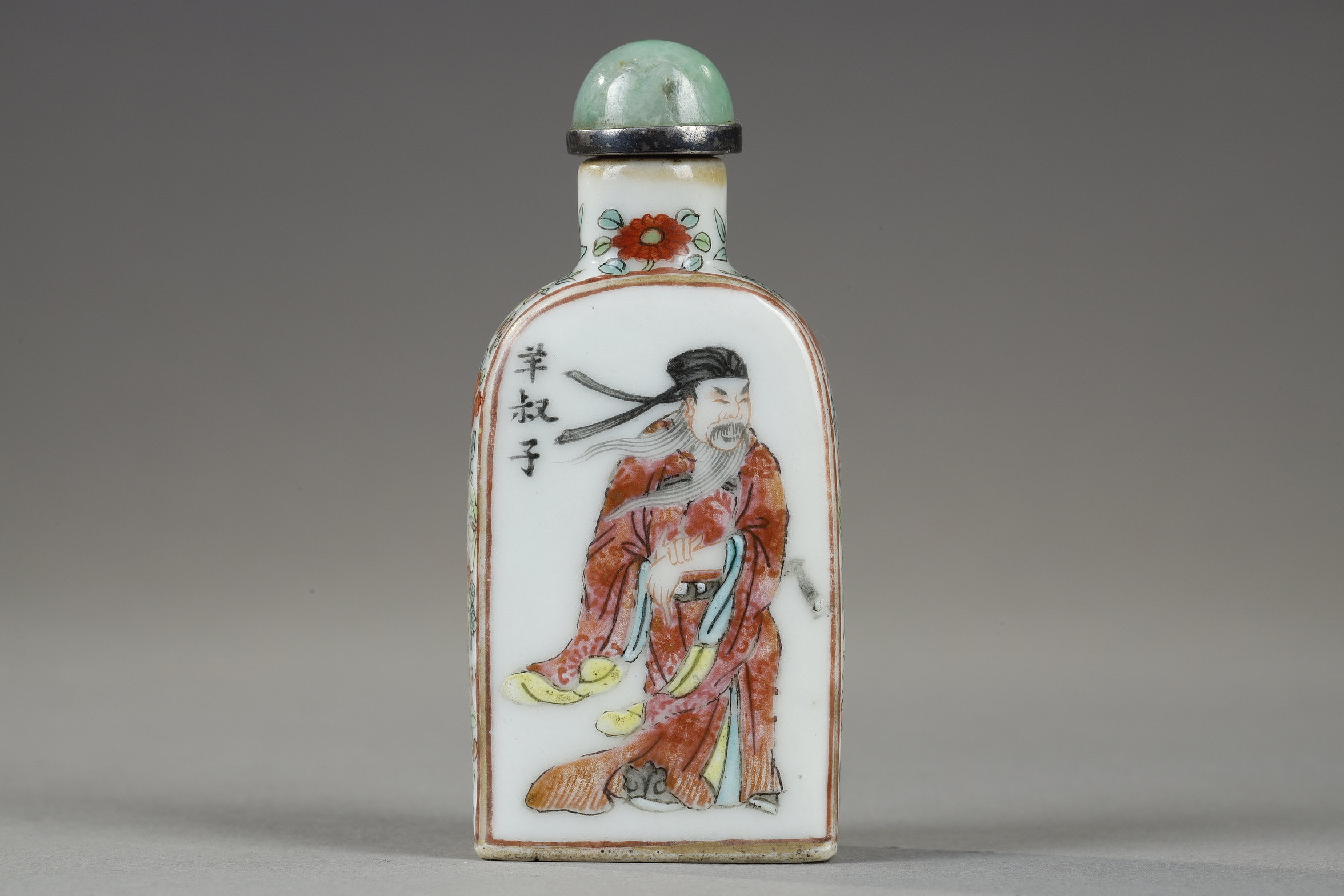 Rare porcelain snuff bottle decorated with two historical figures  .  Yang Shuzi statesman under the Wei (220/265)  and Liu Chen prince of the northern lands and descendant of the Han emperors  - Mark "Xionghuang muli san" which means "gold and oyster powder " China 19th century